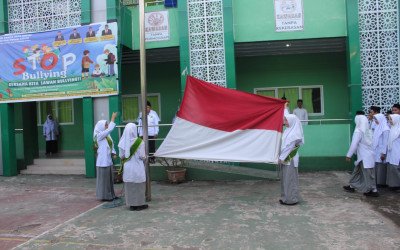 Upacara Senin, Plt. Ka. MAN Binjai Sampaikan Motivasi Belajar Untuk Meraih Keberhasilan Dan Kesuksesan