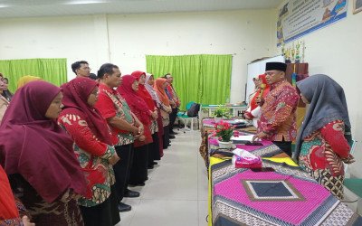 Kasi Penmad Binjai Resmi Tutup Kegiatan MGMP MAN Binjai