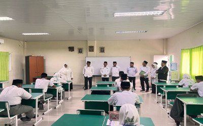 Kakan Kemenag Binjai Lakukan Monitoring Ujian Madrasah TA 2024/2025 di MAN Binjai